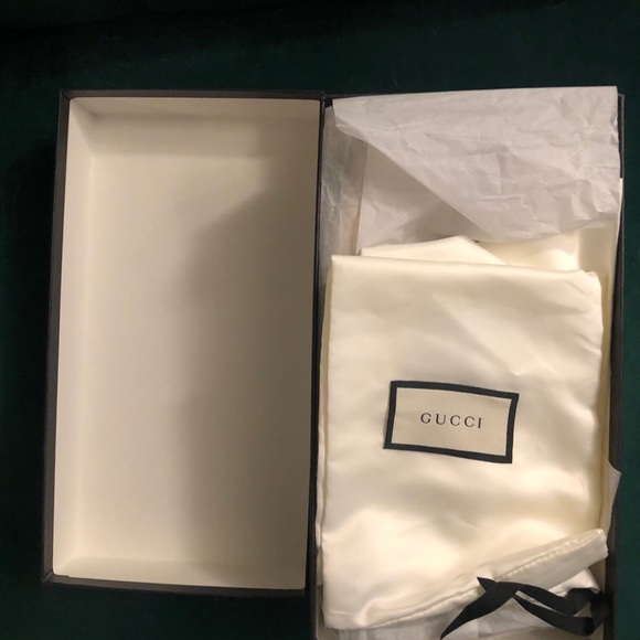 *SOLD* GUCCI SLIDES - Picture 5 of 6